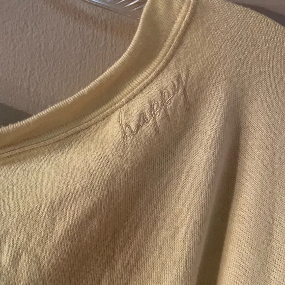 Peace love world Yellow Crewneck top - Picture 2 of 7